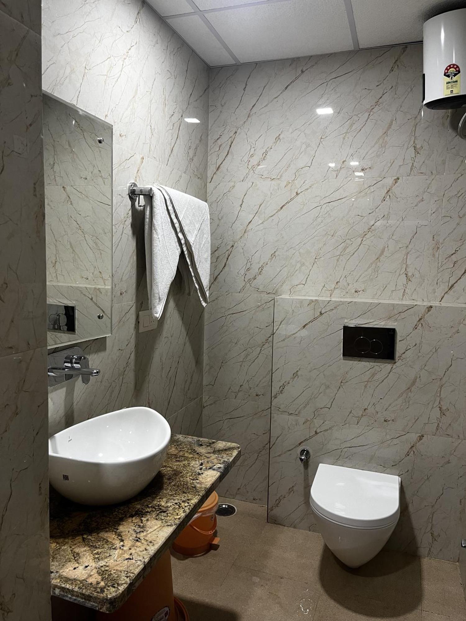 Roomquet Comfort Inn Allāhābād Junction 외부 사진