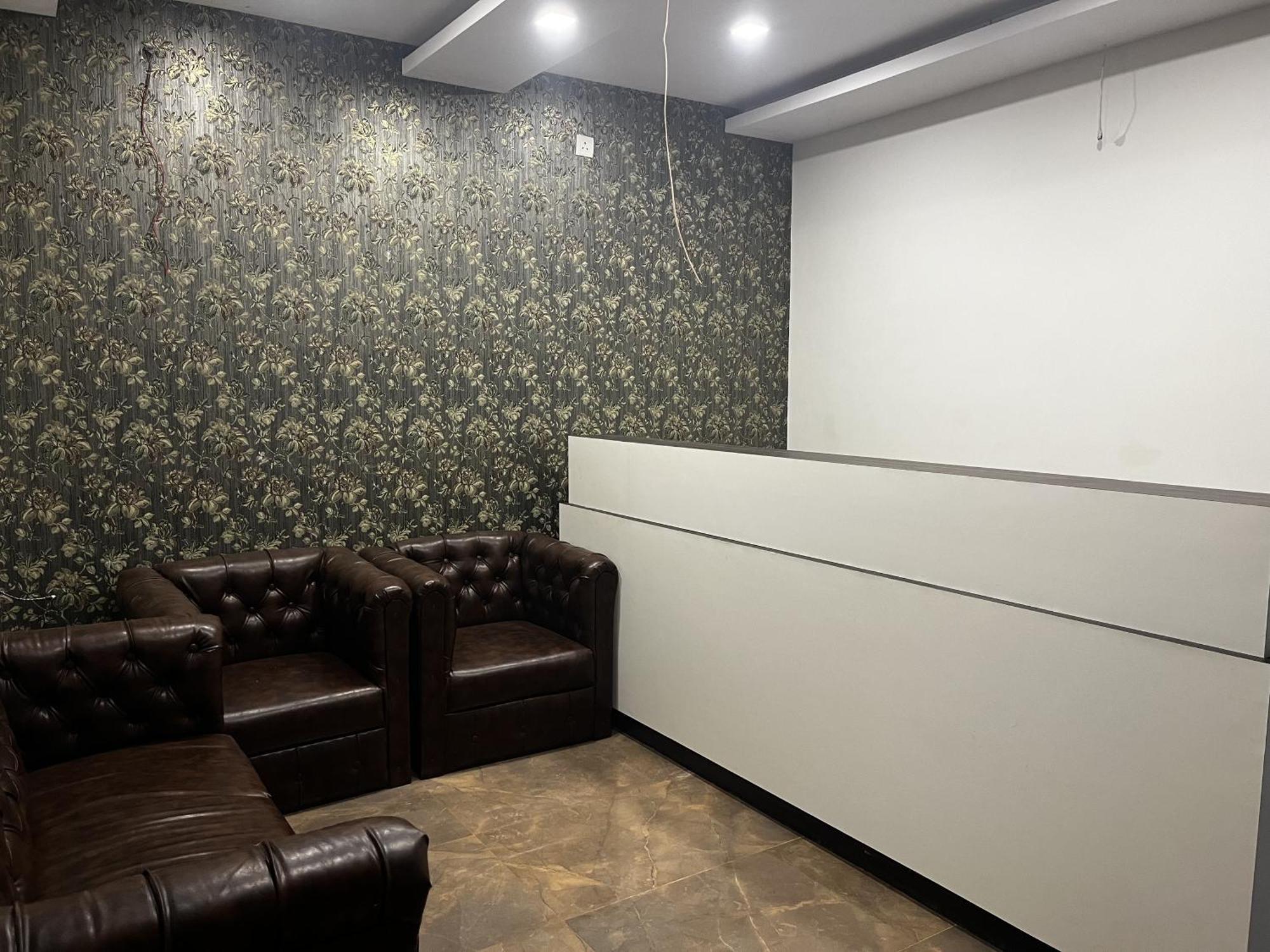 Roomquet Comfort Inn Allāhābād Junction 외부 사진