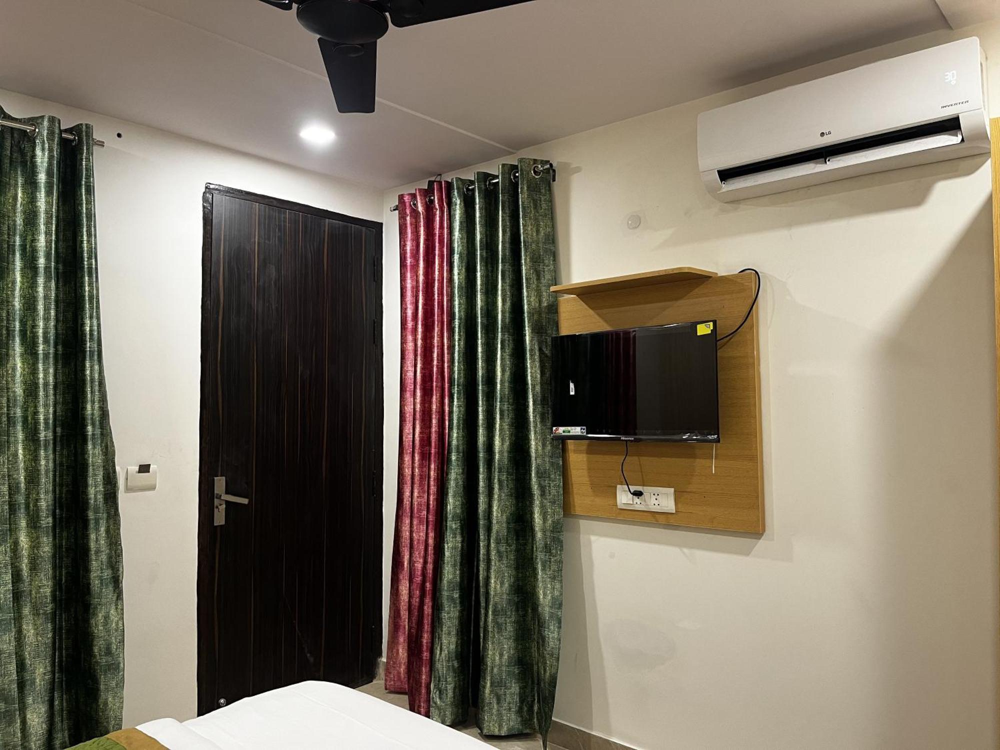 Roomquet Comfort Inn Allāhābād Junction 외부 사진