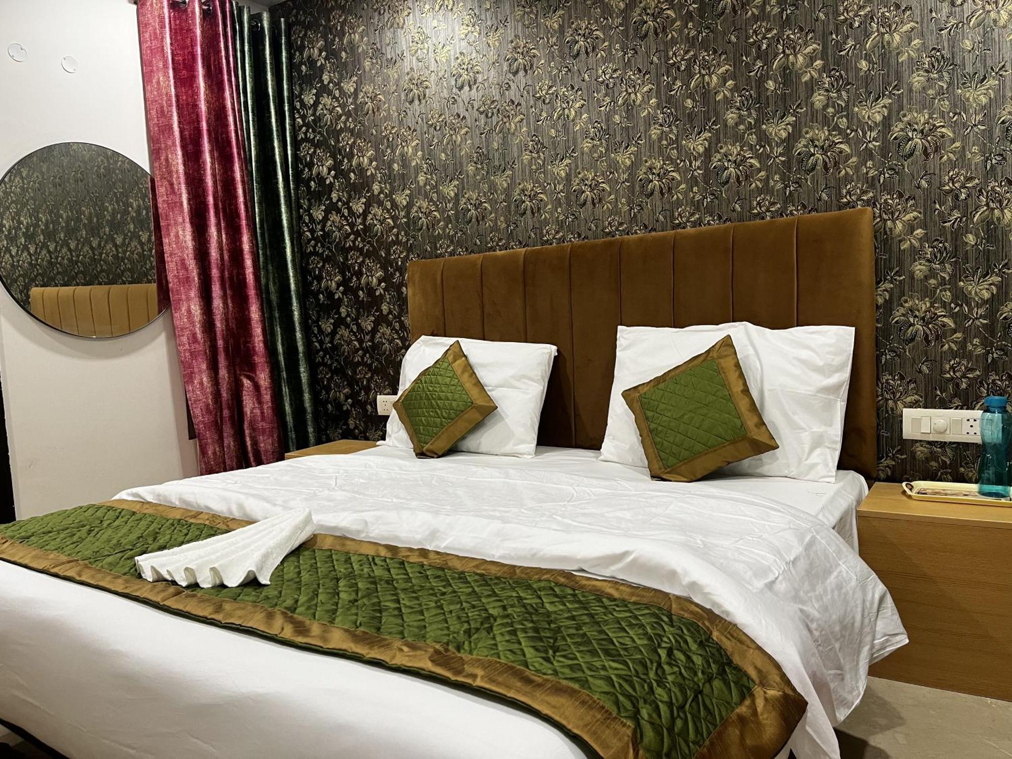 Roomquet Comfort Inn Allāhābād Junction 외부 사진